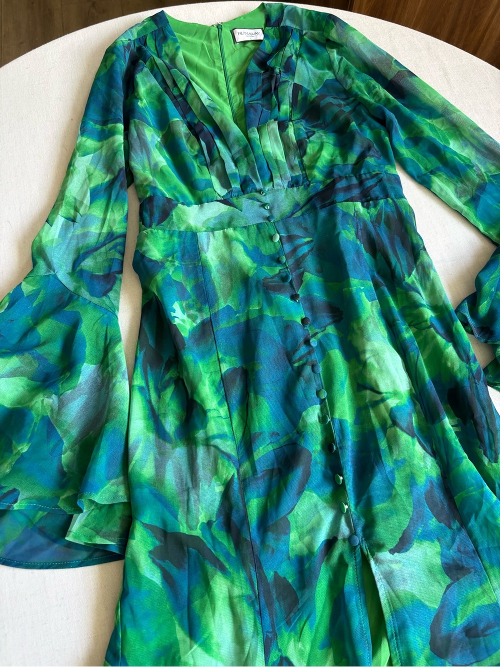 Runaway The Label Sari Green Maxi Dress V Neck Flutter Sleeve Front Slit Size L - Picture 4 of 11